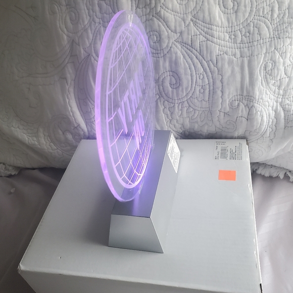 Brand new Color Changing Disco Ball Table Top Light - Picture 7 of 11